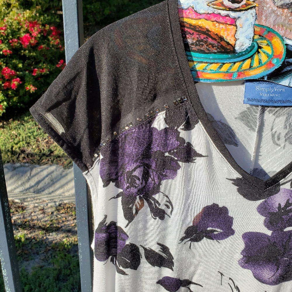 Floral Top - Picture 9 of 10